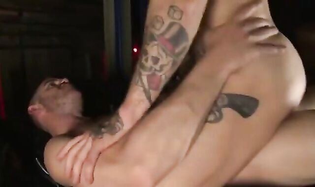 Muscle boyz Barefuck In Basement