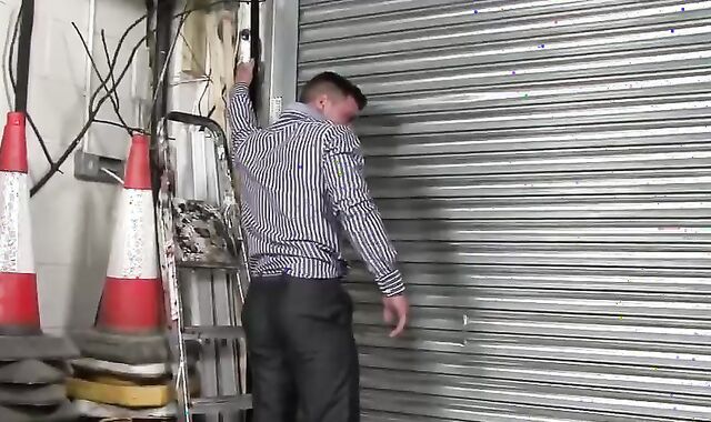 Stiff & rough - Fulltime clip scene