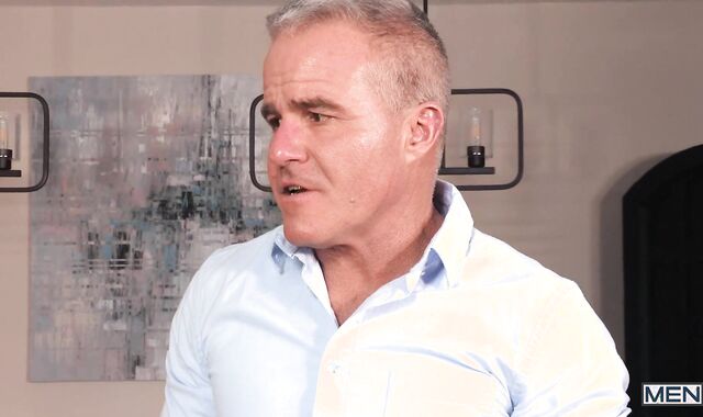 DrillMyHole.com: Dark-Skinned hair Nate Grimes fingering pop-shot