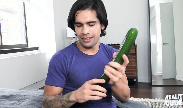 Reality Men - Tatted Ty Mitchell gasping in the bathtub