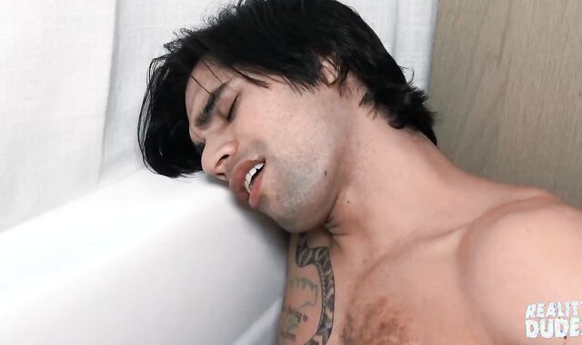Reality Men - Tatted Ty Mitchell gasping in the bathtub