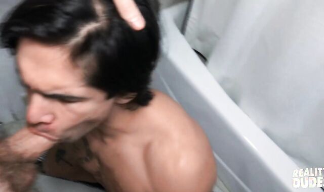 Reality Men - Tatted Ty Mitchell gasping in the bathtub