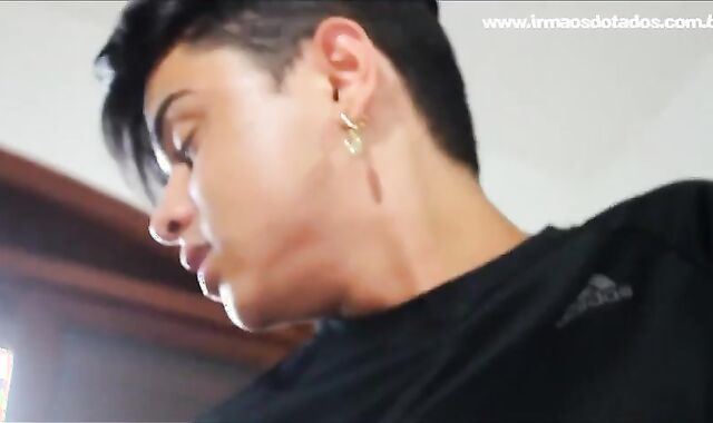 IRMÃOS DOTADOS - O TIO GOSTOSO - unprotected