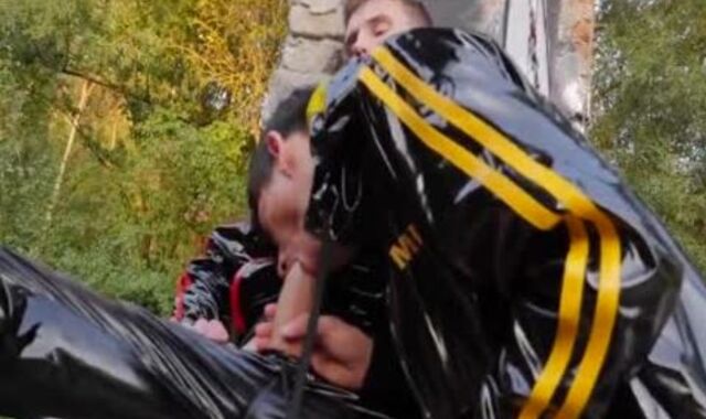lads condom-free outdoors