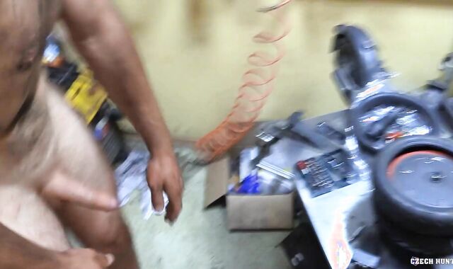 CzechHunter: Hand-job accompanied by Czech boy first-timer Hunter