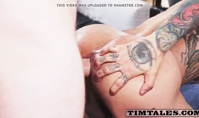 Tim Kruger humps Engelberth (moist).