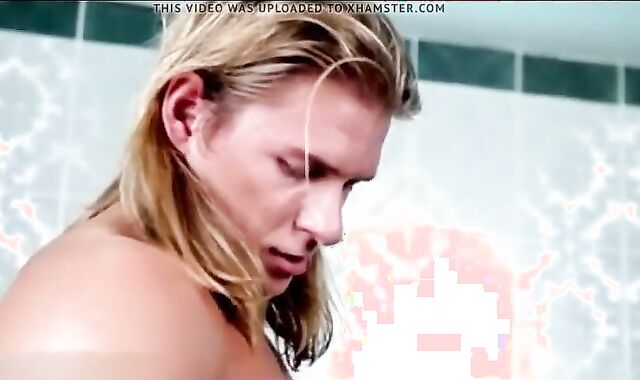 youthfull Muscle guys no condom In The Douche