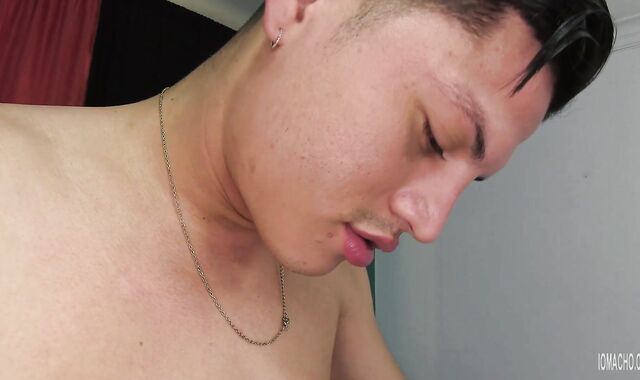 Iomacho: Hard duo humid pumping on couch