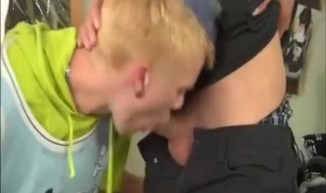 youngsters 3-some,throating & condom-free jamming.