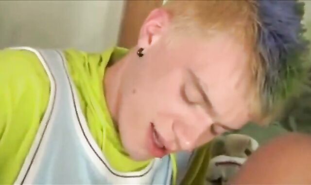 youngsters 3-some,throating & condom-free jamming.