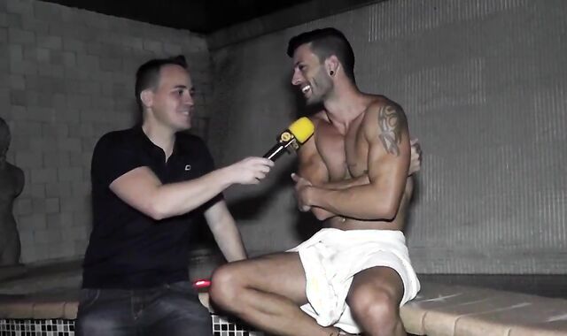 #TBTPapoMix - Adult movie star Andy Starlet Flagrado Nú Em Piscina De Sauna Em São Paulo - Parte 1 - Exibido Em Abril De 2016 - WhatsApp PapoMix (11) 94779-1519