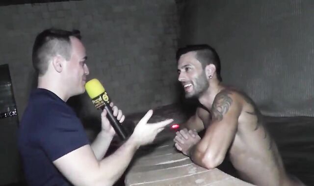 #TBTPapoMix - Adult movie star Andy Starlet Flagrado Nú Em Piscina De Sauna Em São Paulo - Parte 1 - Exibido Em Abril De 2016 - WhatsApp PapoMix (11) 94779-1519