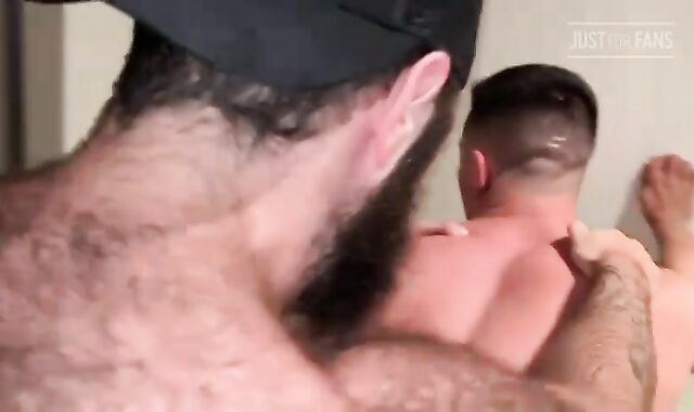 Spin plumb With Leo & Otter