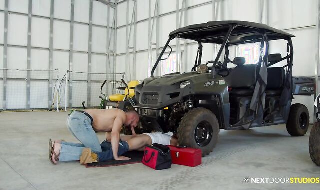 NextDoorOriginals: Justin Matthews & Johnny B getting a facial cumshot