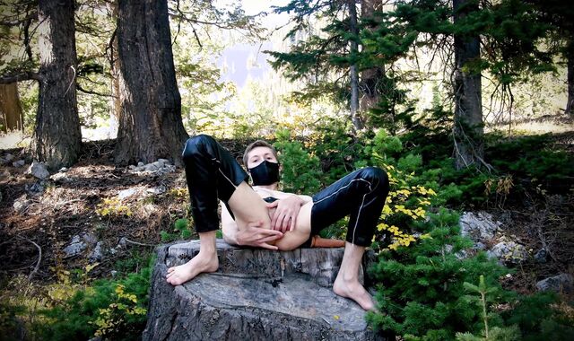 smashing My humungous ten-Pounder Into My Own donk In The Woods For A delight Day Of Self-pounding Myself sans a condom Till I Internal cumshot.