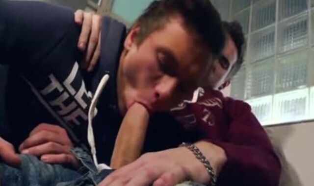 Tagging-three-some nude