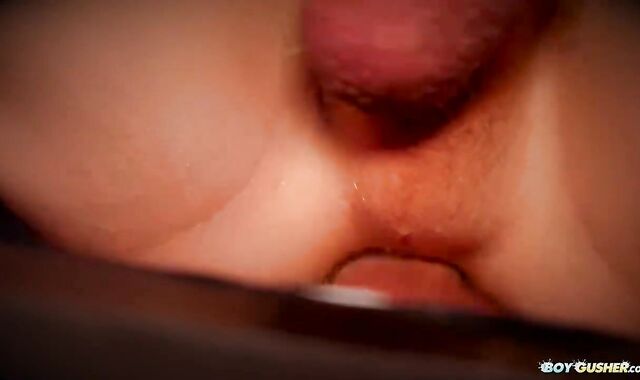 nubile Invites A Visitor Over So he Can fuck Him via Homemade Gloryhole