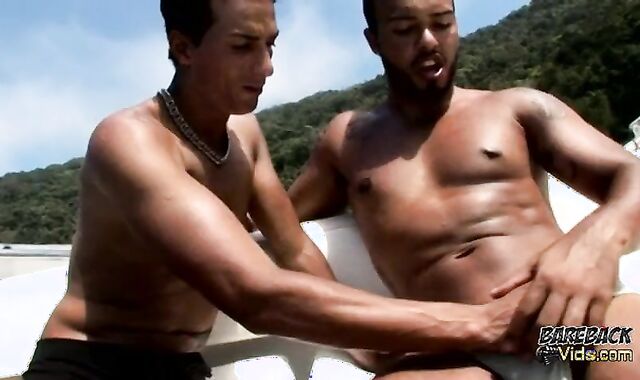 Alan Richard & Mateus Axel - Riding His wood