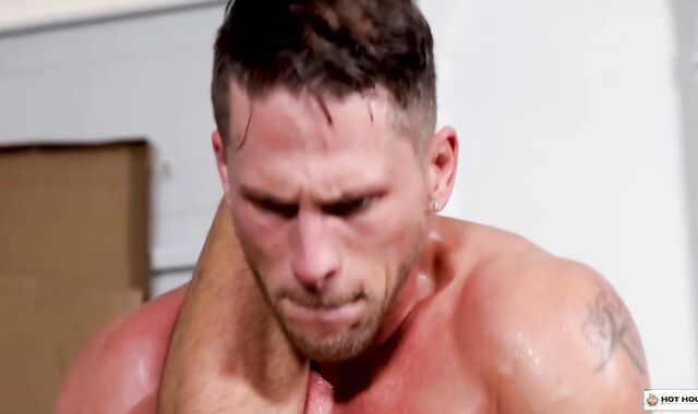 Steaming Palace - Latino finds sheer pleasure in no condom sucking pipe