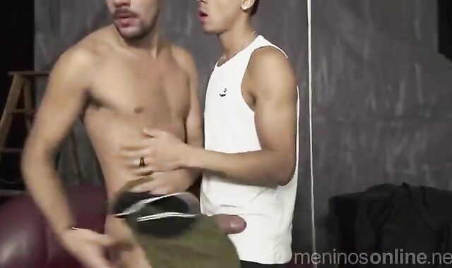 Latino duo Barefuck With King-size 10-Pounder