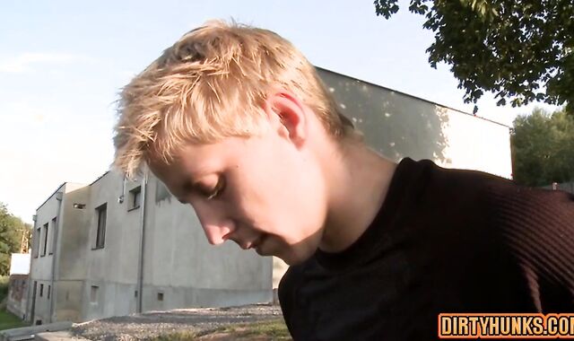 Towheaded twunk Barebacks lusty cock outside