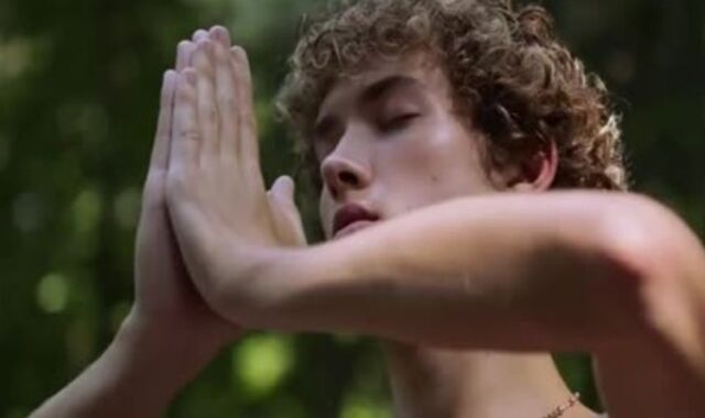 Lips together, six Soles Apart 2