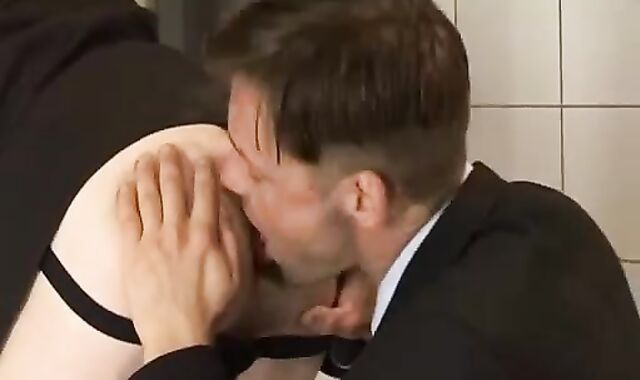 Buena Mamada Y Cojida En La Oficina