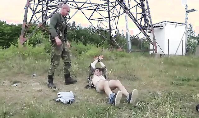 Romeo & The Officer bare