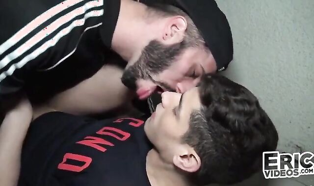 Romeo Barebacks Bastian After Cruising