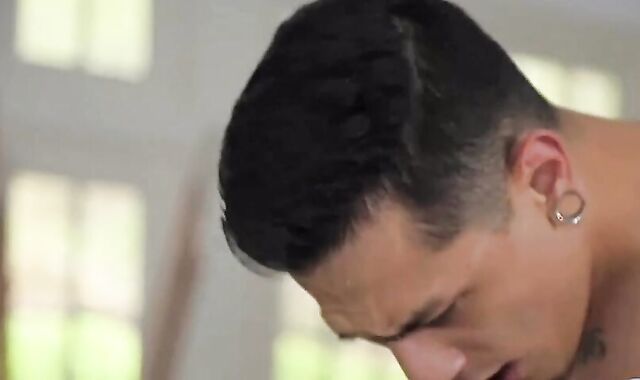 Mateo Vice & Ricky Roman Flip-tear up – bare