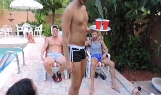 Inked & nicely-shaped hairy man condom-free pop-shot outdoors