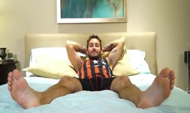 Dominic Santos Jeff Powers sans a love glove