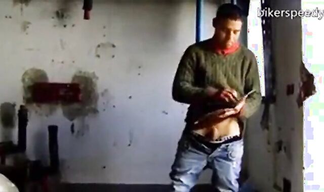 Vouyer pagou para ver macho gozar