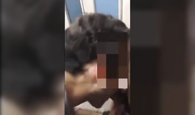 Putaria em banheirao publico