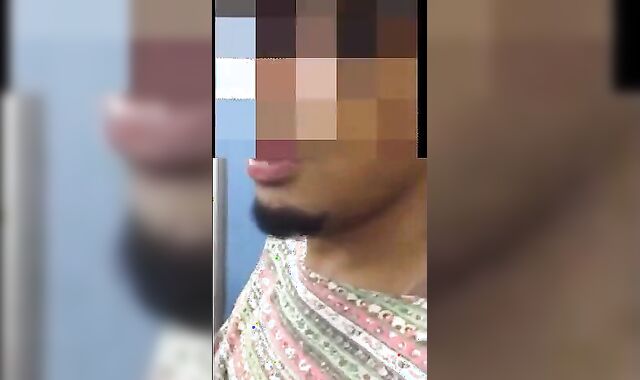 Putaria em banheirao publico