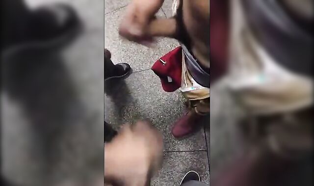 Putaria em banheirao publico