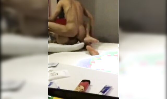 Japanese man fucks younger on bed (4'30'')