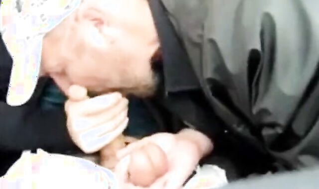 A Novara Graziano Fortina in auto spompina un 18enne