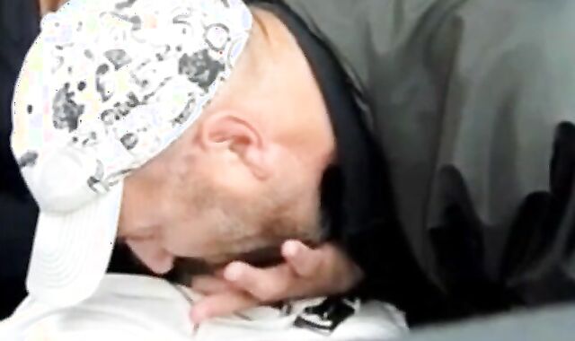 A Novara Graziano Fortina in auto spompina un 18enne