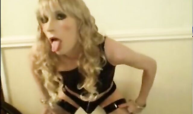 Sandracduk posing on webcam early years