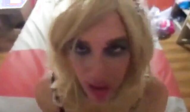 Some nice CD cock sucking.