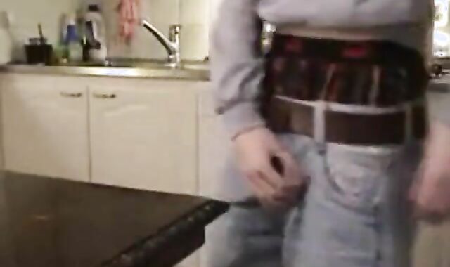 sagger boy cumming in the table