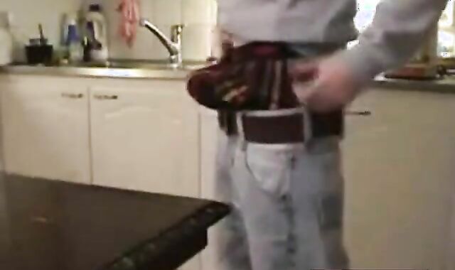 sagger boy cumming in the table