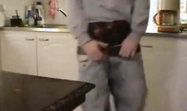 sagger boy cumming in the table