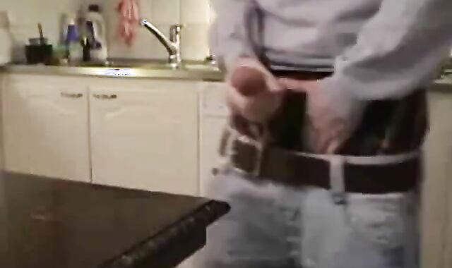 sagger boy cumming in the table