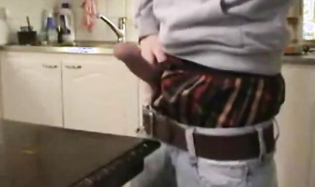 sagger boy cumming in the table