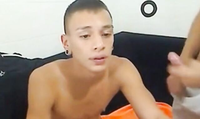 chupando y tragando semen