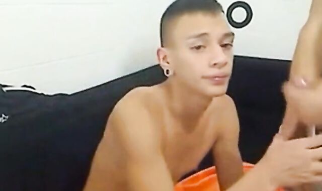 chupando y tragando semen