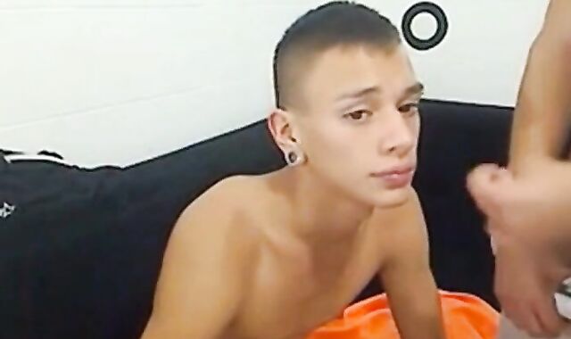 chupando y tragando semen