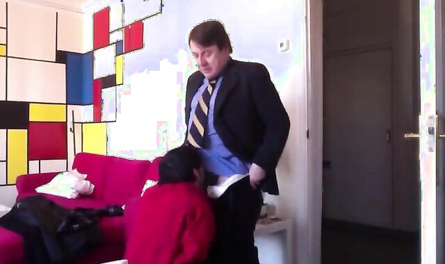 Amateur Gay Man Sucks a Delicious Older Man